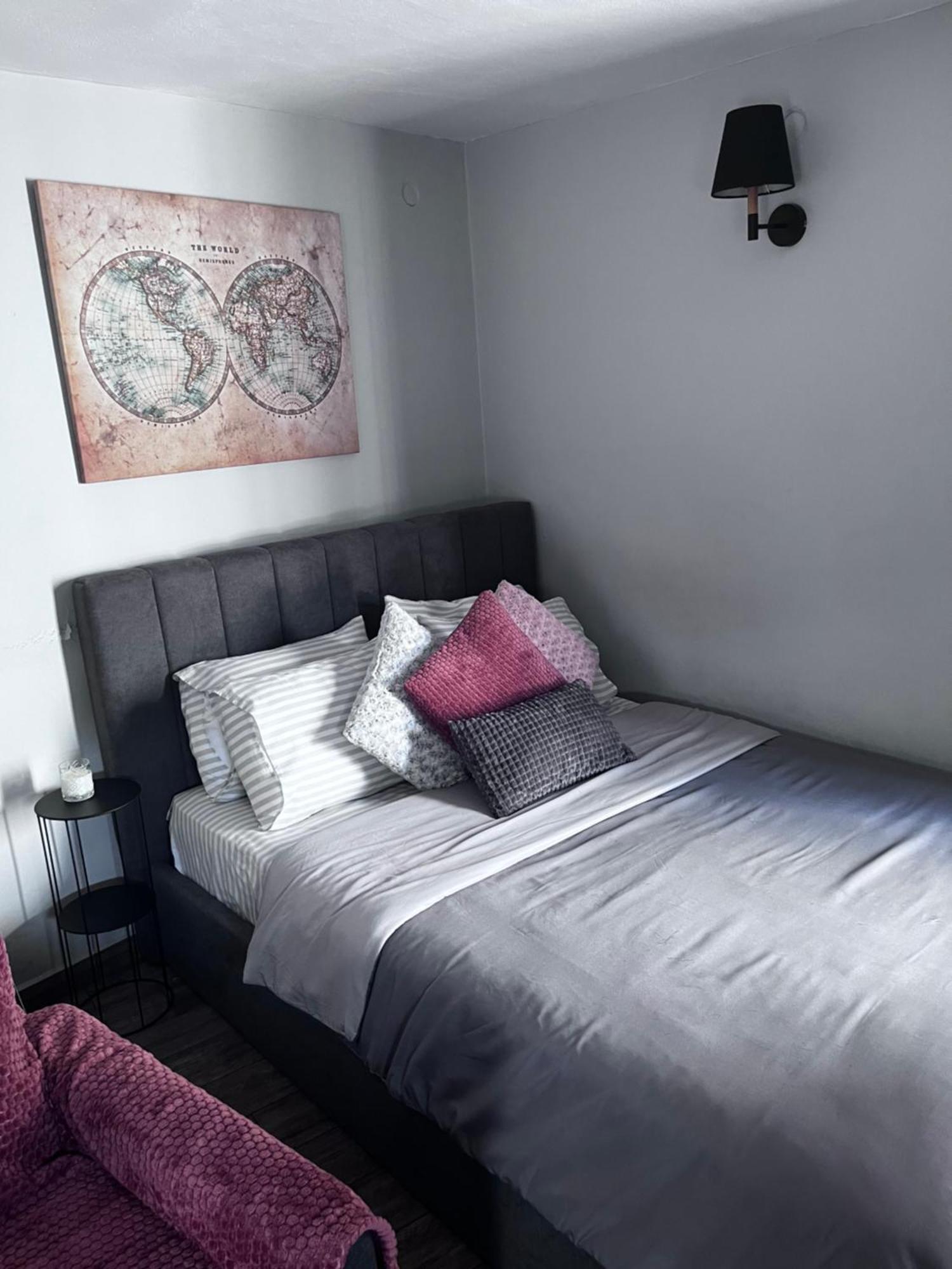 Cozy Studio Apartment In The Heart Of Атина Екстериор снимка
